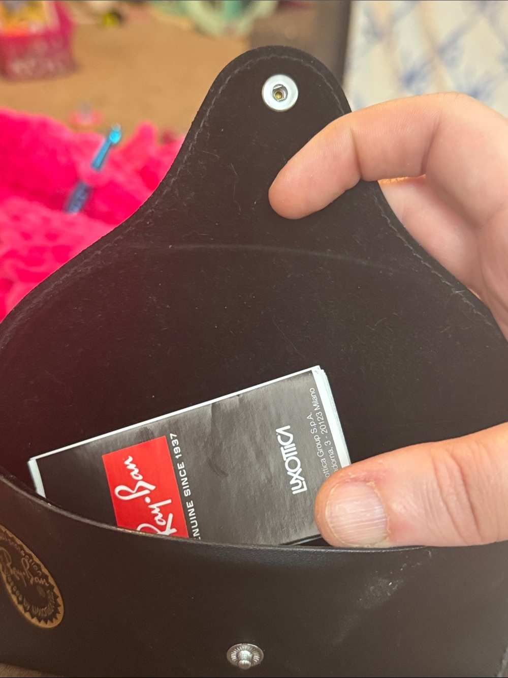 🚀 Ray-Ban Black Leather Sunglasses Case with Gold Logo - Picture 8 of 9